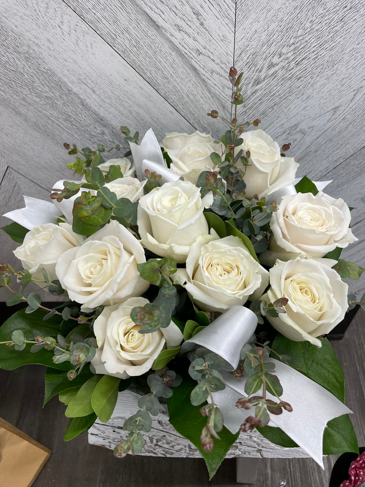 Graceful Elegance" – 12 White Roses