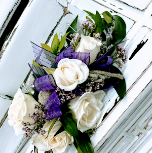 Ladies Wrist Corsage 5 Roses